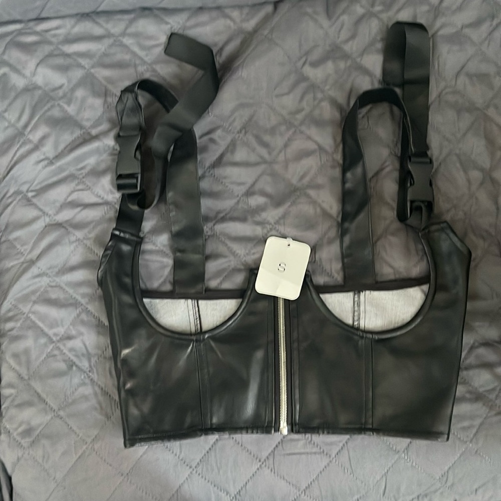 Black corset top. This is a new item with tag, never worn.